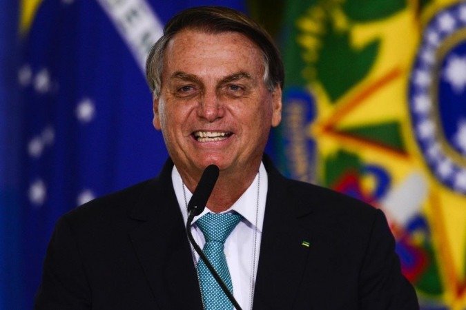 Bolsonaro sanciona lei que aumenta preço do diesel e gás de cozinha